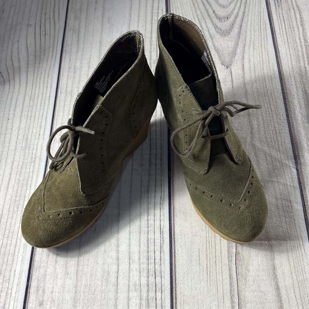 MIA Raphaella Size 7.5 Green Suede Lace Up Wedge Booties